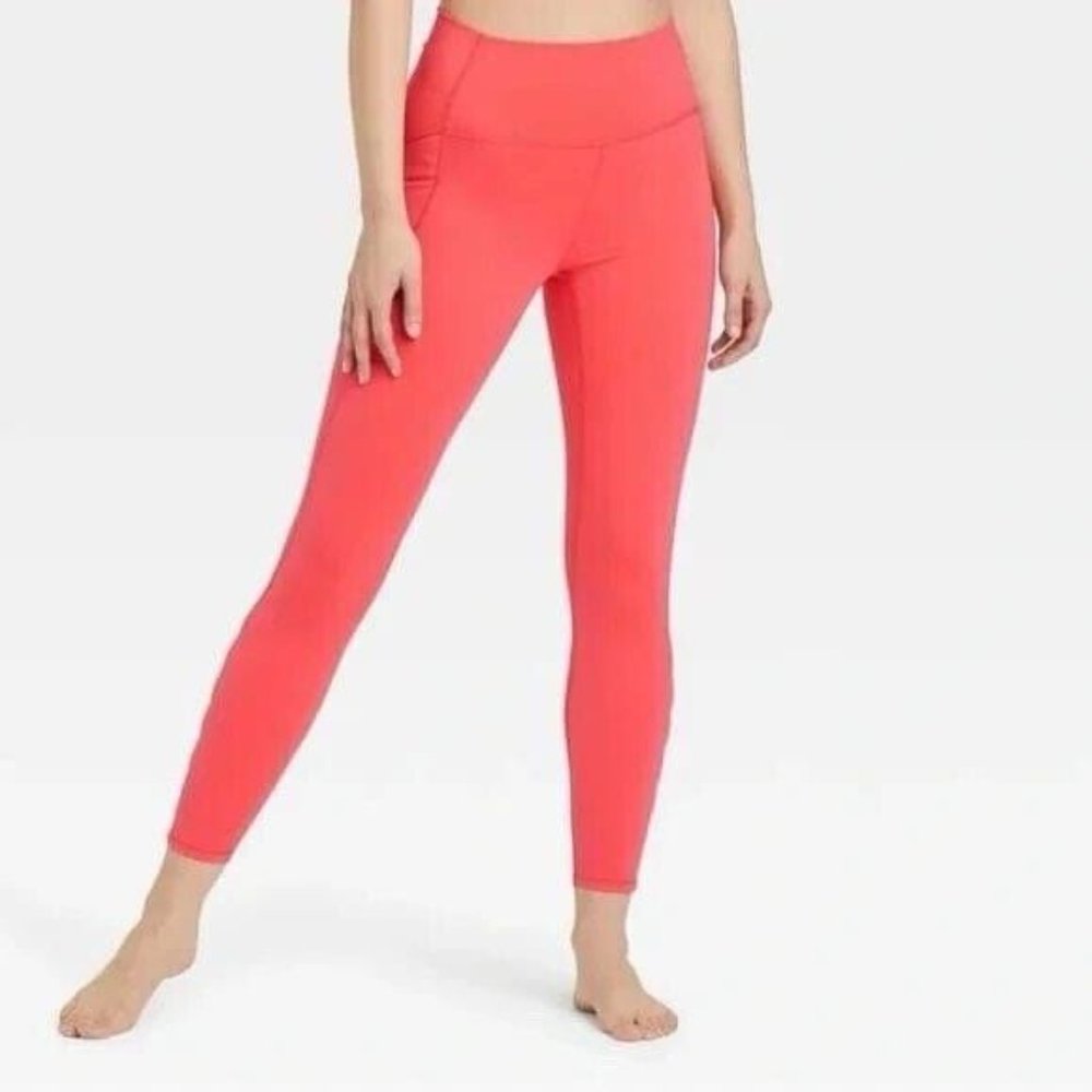 All in Motion Women’s High Rise Keyhole 7/8 Leggings Size Small Coral NWT